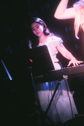 Gallery photo 3 of Pianist Malka