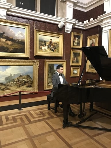 Gallery photo 4 of Nicholas Deek - Pianist