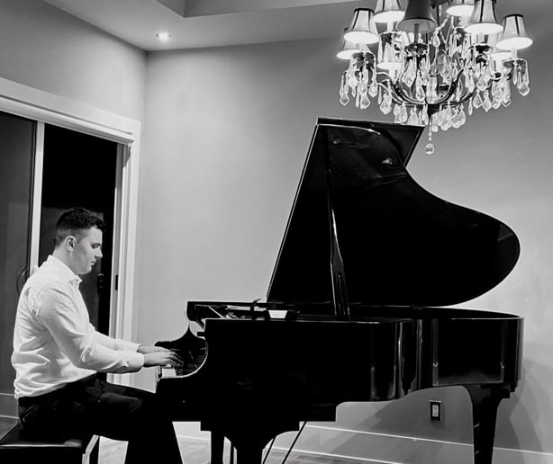 Gallery photo 7 of Nicholas Deek - Pianist