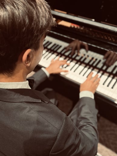 Gallery photo 2 of Luke McCutcheon - Pianist, Violinist