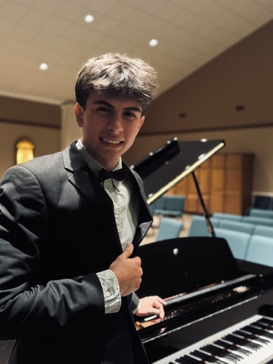 Gallery photo 3 of Luke McCutcheon - Pianist, Violinist