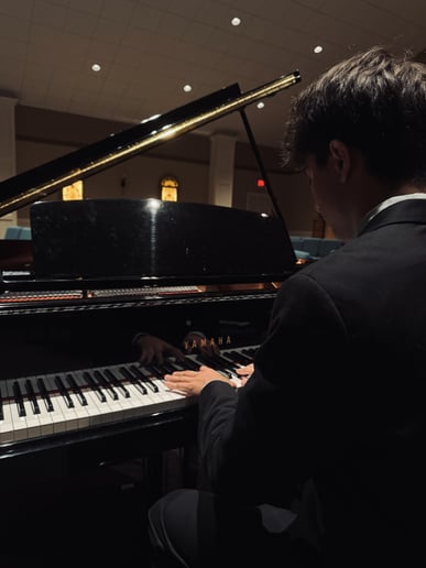 Gallery photo 4 of Luke McCutcheon - Pianist, Violinist