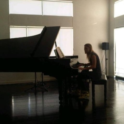 Gallery photo 1 of Pianist/Singer From Beethoven To Beatles