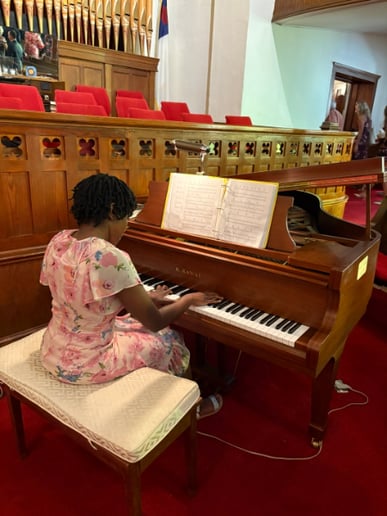 Gallery photo 2 of Piano Accompaniment with Aliyana