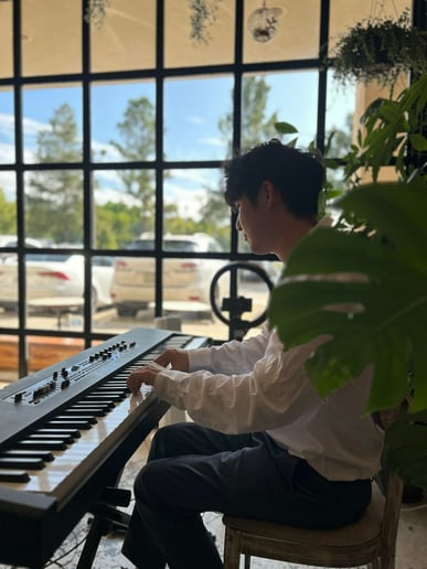Gallery photo 2 of Piano for Wedding, Party, Events
