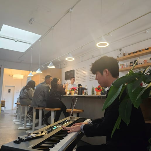 Gallery photo 5 of Piano for Wedding, Party, Events