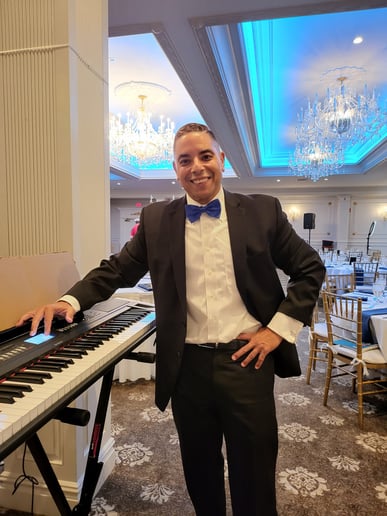 Gallery photo 13 of Piano Man Dan