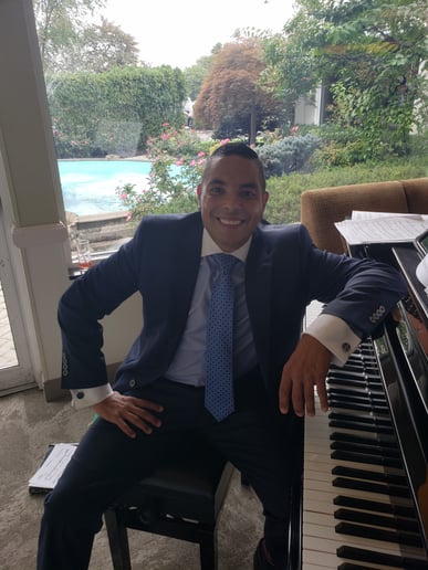 Gallery photo 19 of Piano Man Dan