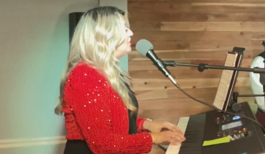 Gallery photo 1 of Piano Mandy
