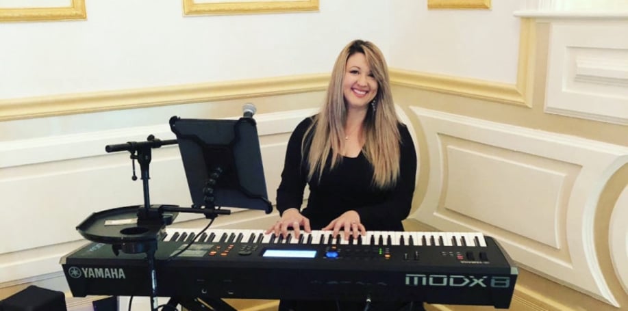 Gallery photo 5 of Piano Mandy