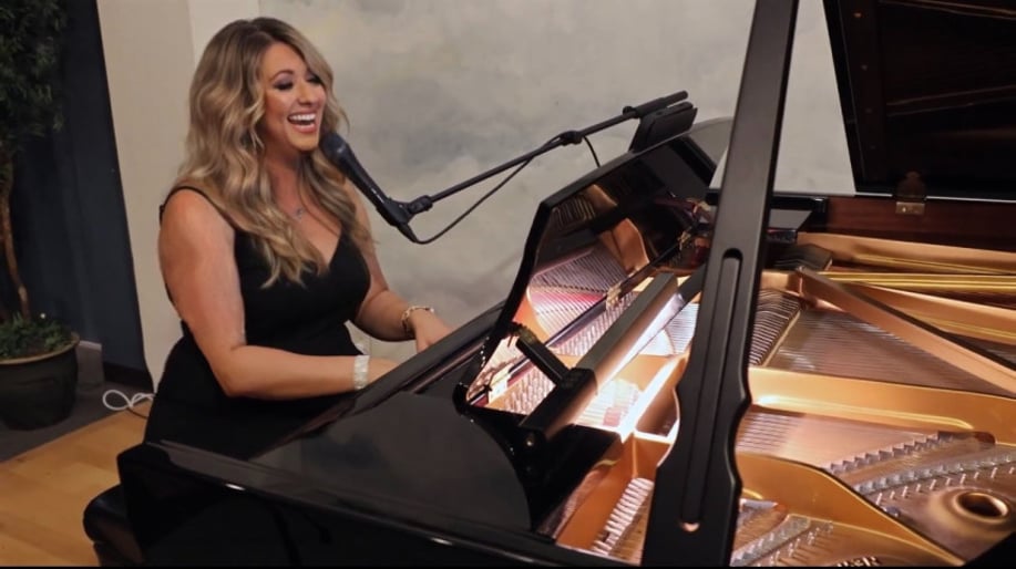 Gallery photo 7 of Piano Mandy