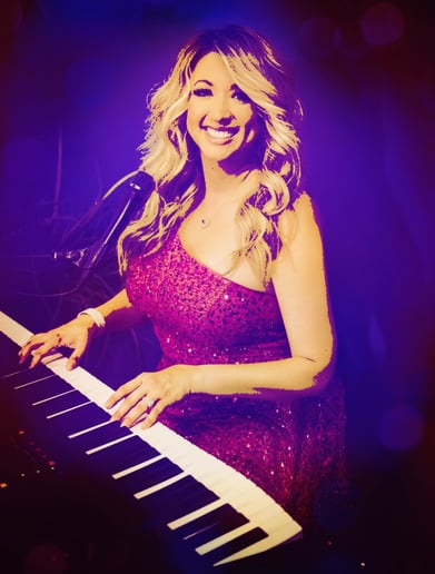 Gallery photo 9 of Piano Mandy