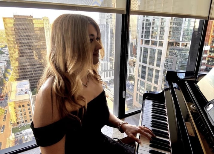 Gallery photo 5 of Piano Mandy