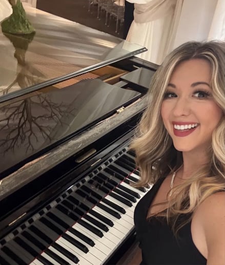 Gallery photo 6 of Piano Mandy