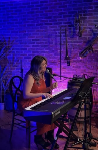 Gallery photo 7 of Piano Mandy