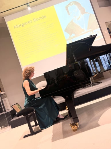 Gallery photo 1 of Piano Muse