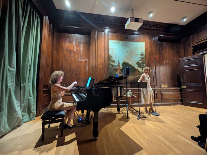 Gallery photo 3 of Piano Muse