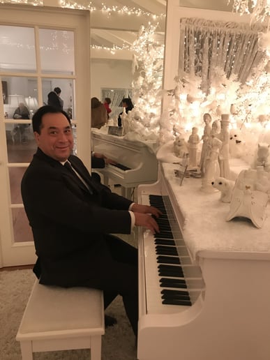 Gallery photo 1 of Piano Playin’ Pat