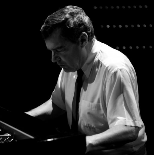 Gallery photo 1 of Piano Tim Barton