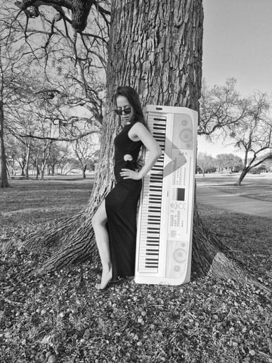 Gallery photo 1 of Cynthia PianoVibes