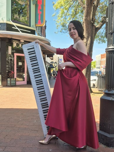 Gallery photo 2 of Cynthia PianoVibes