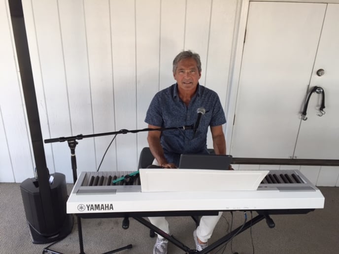 Gallery photo 1 of Piano / Vocalist