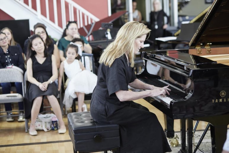 Gallery photo 1 of PianoJil