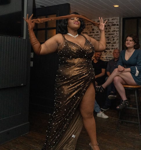Gallery photo 5 of Susie Dahl: Pin-up Model & Burlesque Performer