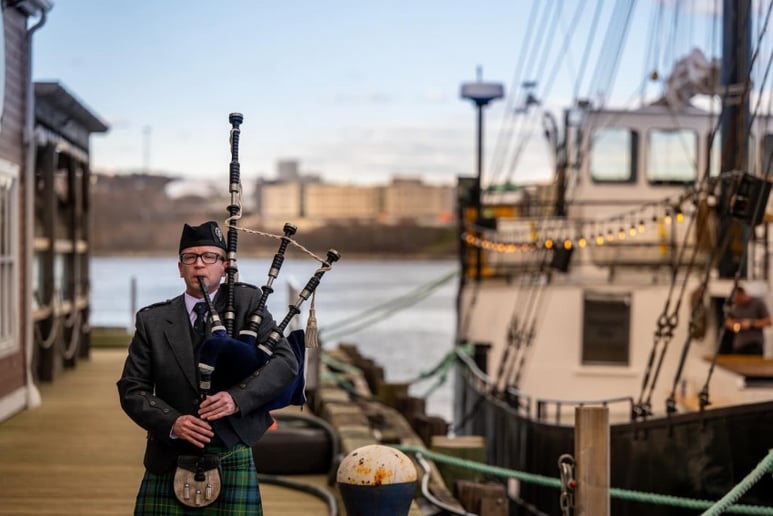 Gallery photo 8 of Andrew Osborne - Halifax Bagpiper