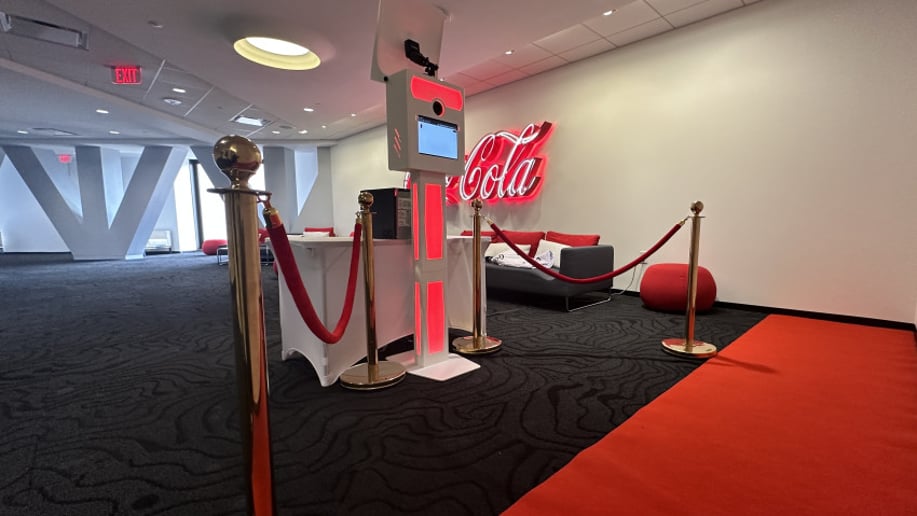 Gallery photo 2 of PixSpin360, Magic Mirror & Selfie Booth