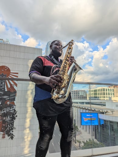 Gallery photo 2 of Platinum on the Sax
