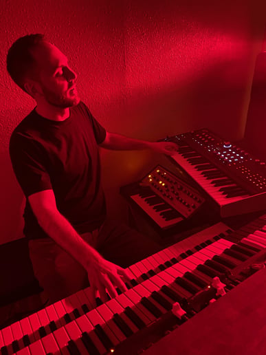 Gallery photo 2 of Justin Highland, Pianist