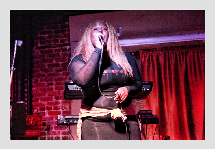 Gallery photo 3 of Belle Woodz