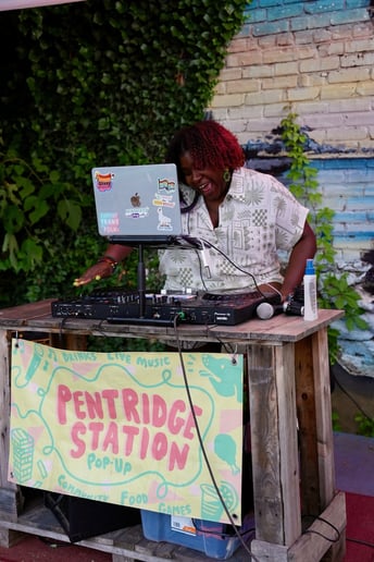 Gallery photo 1 of Poetik Selektions (DJ)