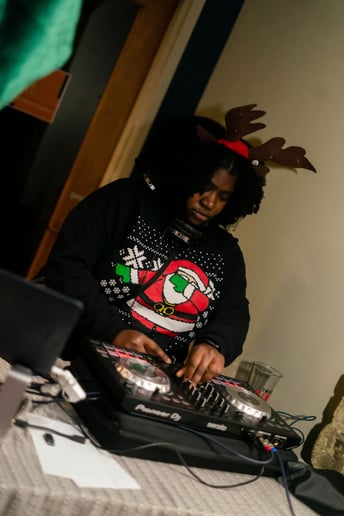 Gallery photo 2 of Poetik Selektions (DJ)