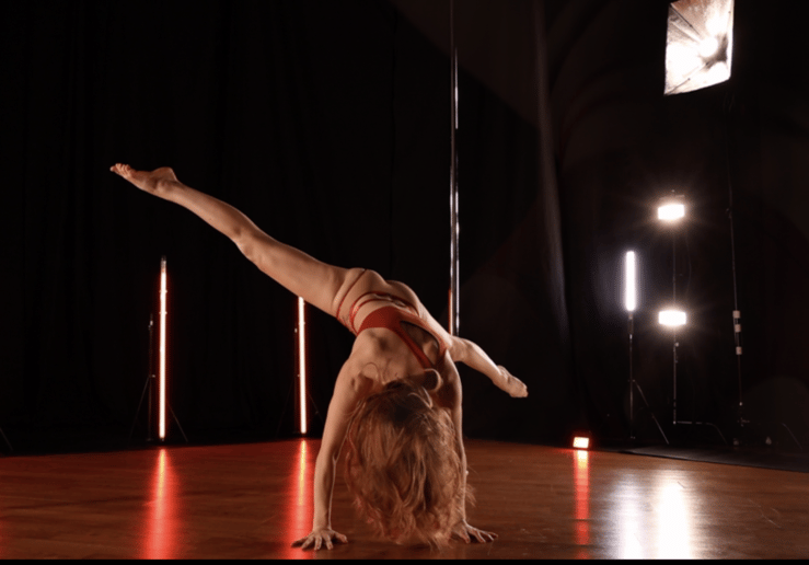 Gallery photo 3 of Pole dancer