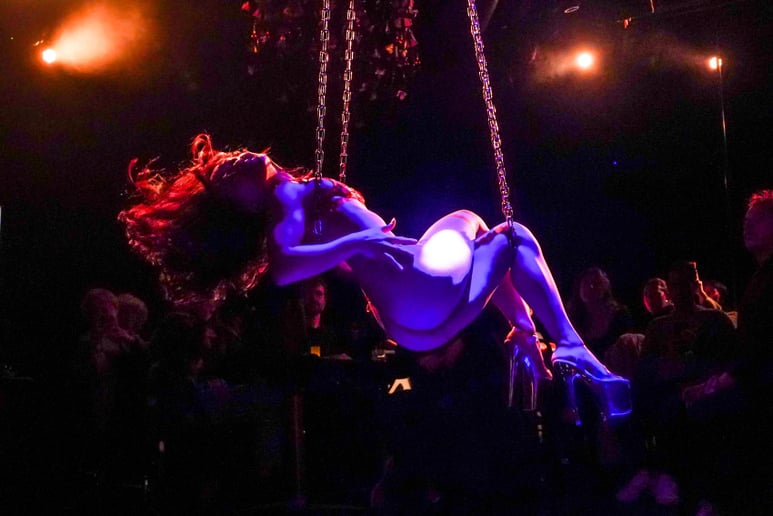 Gallery photo 1 of Aerialist Eme