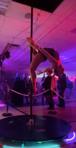 Gallery photo 3 of Pole Lotta Splits