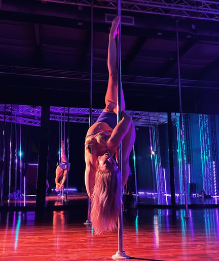 Gallery photo 5 of Pole Lotta Splits