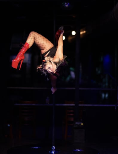 Gallery photo 9 of Pole Lotta Splits