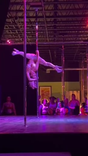 Gallery photo 1 of Acrobatic Burlesque