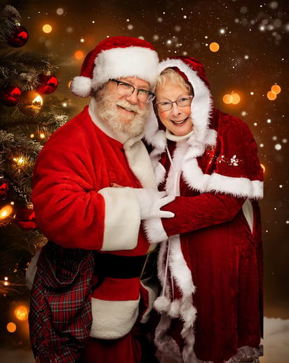 Gallery photo 2 of Polka Santa & Mrs. Claus