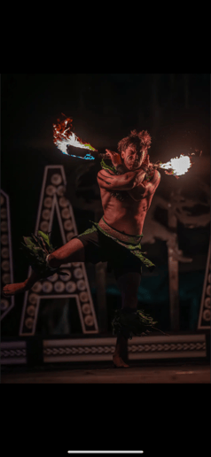Gallery photo 2 of Polynesian Fire Knife dance