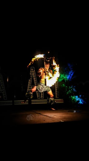 Gallery photo 4 of Polynesian Fire Knife dance