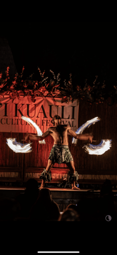 Gallery photo 5 of Polynesian Fire Knife dance