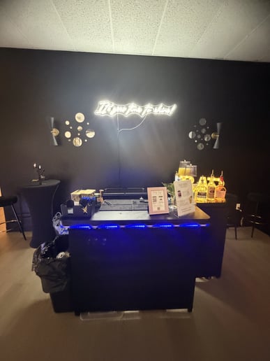 Gallery photo 9 of Pop and Pour Mobile Bartending