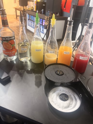Gallery photo 10 of Pop and Pour Mobile Bartending