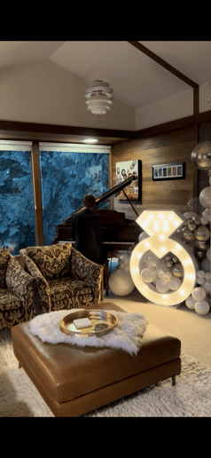 Gallery photo 3 of Josiah Austin - Solo Pianist