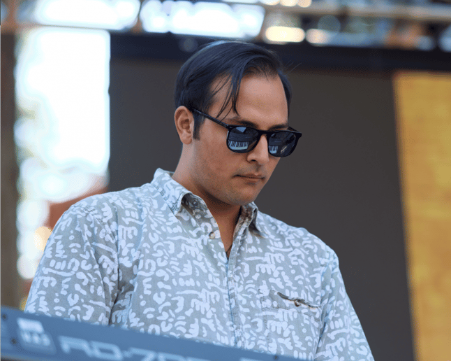 Gallery photo 1 of Pop/Jazz/R&B Pianist - Mario Sulaksana