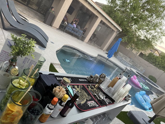 Gallery photo 2 of Pour it out Mobile Bartending